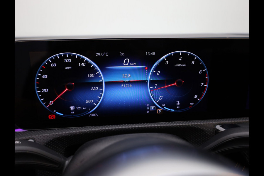 Mercedes-Benz A-Klasse 180 AMG Line | Panodak | Camera | Sfeer | Keyless | Prijs Rijklaar!!