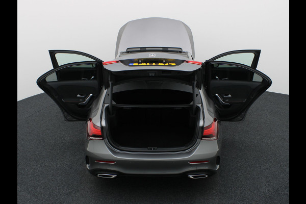 Mercedes-Benz A-Klasse 180 AMG Line | Panodak | Camera | Sfeer | Keyless | Prijs Rijklaar!!