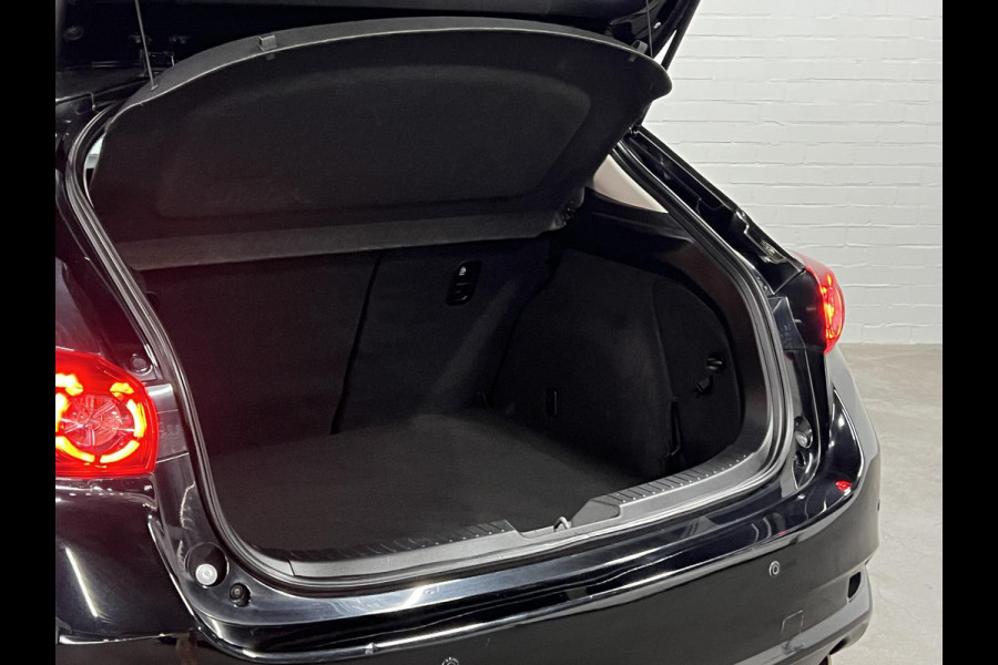 Mazda 3 2.0 SkyActiv-G 120 SkyLease GT Stuur-/stoelverwarming | Cruise Control | Achteruitrij camera | Head-up | Dode hoek assistent | 18'' lichtmetalen wielen