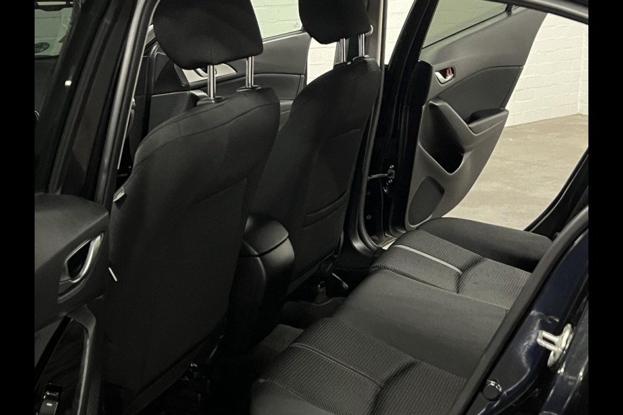 Mazda 3 2.0 SkyActiv-G 120 SkyLease GT Stuur-/stoelverwarming | Cruise Control | Achteruitrij camera | Head-up | Dode hoek assistent | 18'' lichtmetalen wielen