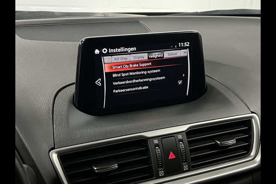 Mazda 3 2.0 SkyActiv-G 120 SkyLease GT Stuur-/stoelverwarming | Cruise Control | Achteruitrij camera | Head-up | Dode hoek assistent | 18'' lichtmetalen wielen