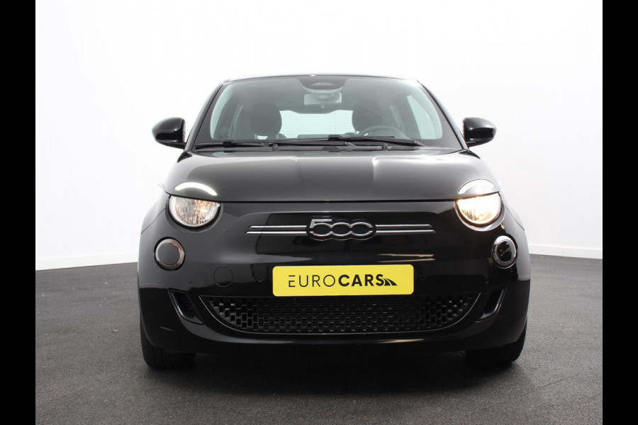 Fiat 500E Urban 42 kWh Airco Climatronic 360 Camera Stoelverwarming Keyless Wireless CarPlay Dodehoek Assistant 85 kW Charger Actieradius 320km WLTP