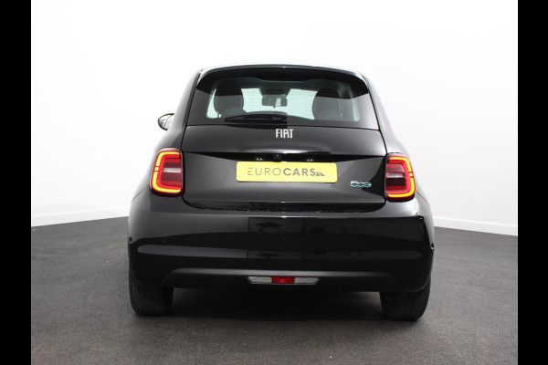Fiat 500E Urban 42 kWh Airco Climatronic 360 Camera Stoelverwarming Keyless Wireless CarPlay Dodehoek Assistant 85 kW Charger Actieradius 320km WLTP