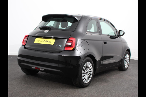 Fiat 500E Urban 42 kWh Airco Climatronic 360 Camera Stoelverwarming Keyless Wireless CarPlay Dodehoek Assistant 85 kW Charger Actieradius 320km WLTP