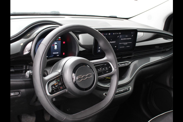 Fiat 500E Urban 42 kWh Airco Climatronic 360 Camera Stoelverwarming Keyless Wireless CarPlay Dodehoek Assistant 85 kW Charger Actieradius 320km WLTP