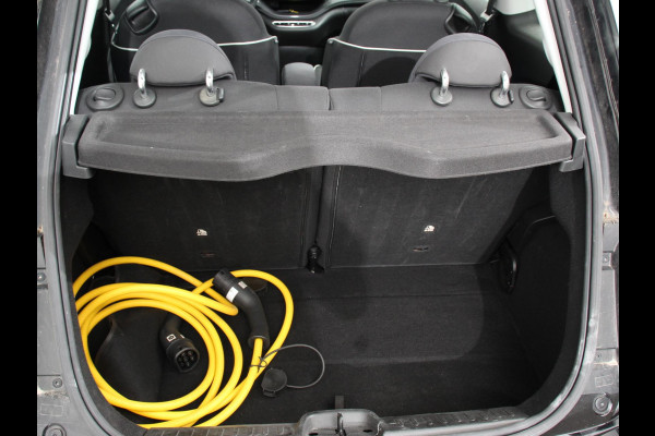 Fiat 500E Urban 42 kWh Airco Climatronic 360 Camera Stoelverwarming Keyless Wireless CarPlay Dodehoek Assistant 85 kW Charger Actieradius 320km WLTP
