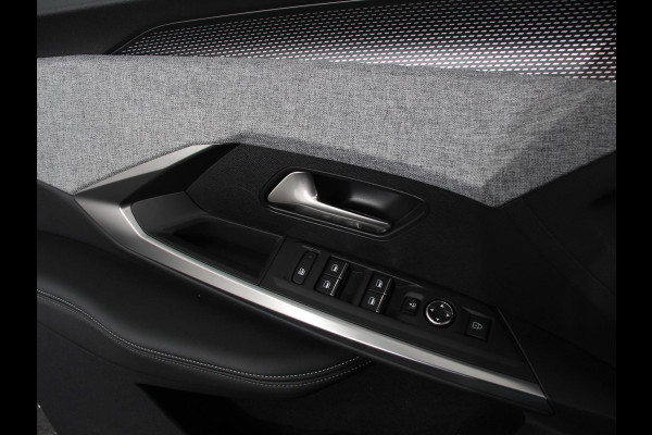 Peugeot E-3008 210 GT-Line Automaat Climate control Adaptieve cruise control 360 camera Keyless Apple Carplay/ Android auto Led Verwarmde voorstoelen Stuurverwarming Parkeersensoren Navigatie Afneembare Trekhaak