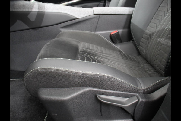 Peugeot E-3008 210 GT-Line Automaat Climate control Adaptieve cruise control 360 camera Keyless Apple Carplay/ Android auto Led Verwarmde voorstoelen Stuurverwarming Parkeersensoren Navigatie Afneembare Trekhaak