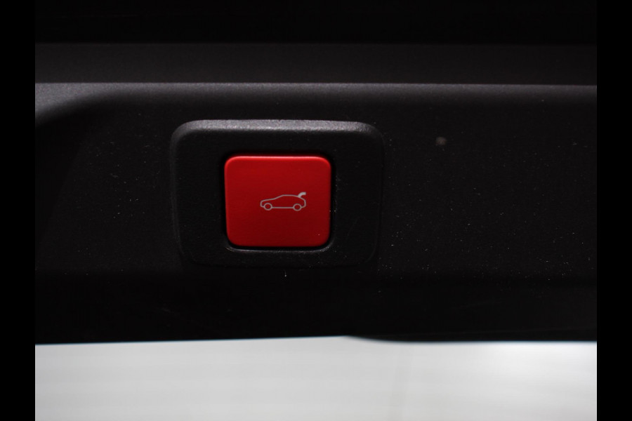Peugeot E-3008 210 GT-Line Automaat Climate control Adaptieve cruise control 360 camera Keyless Apple Carplay/ Android auto Led Verwarmde voorstoelen Stuurverwarming Parkeersensoren Navigatie Afneembare Trekhaak