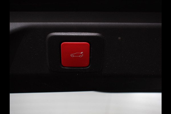 Peugeot E-3008 210 GT-Line Automaat Climate control Adaptieve cruise control 360 camera Keyless Apple Carplay/ Android auto Led Verwarmde voorstoelen Stuurverwarming Parkeersensoren Navigatie Afneembare Trekhaak