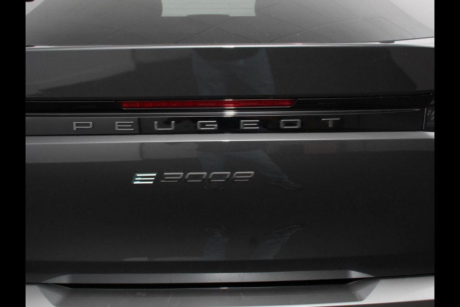 Peugeot E-3008 210 GT-Line Automaat Climate control Adaptieve cruise control 360 camera Keyless Apple Carplay/ Android auto Led Verwarmde voorstoelen Stuurverwarming Parkeersensoren Navigatie Afneembare Trekhaak