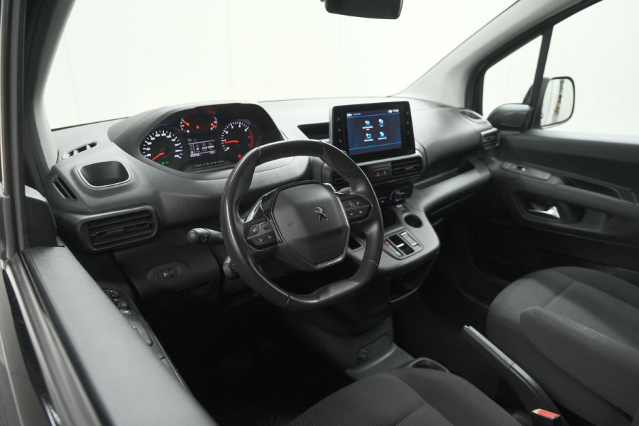 Peugeot Partner 1.5 BlueHDi 130 EAT8 S&S L1 | Houten laadvloer | Trekhaak | Camera | Parkeersensoren | Apple Carplay