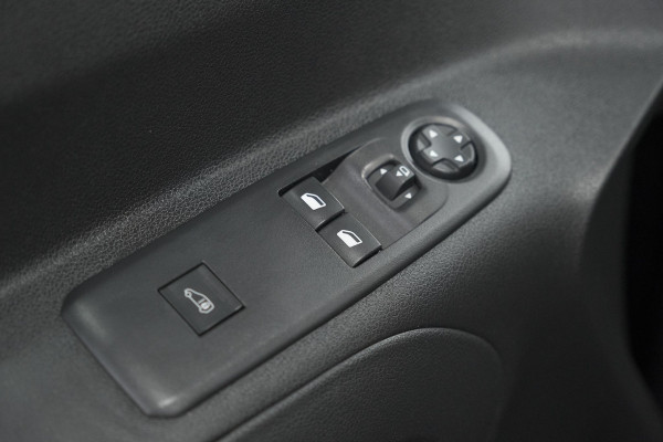 Peugeot Partner 1.5 BlueHDi 130 EAT8 S&S L1 | Houten laadvloer | Trekhaak | Camera | Parkeersensoren | Apple Carplay