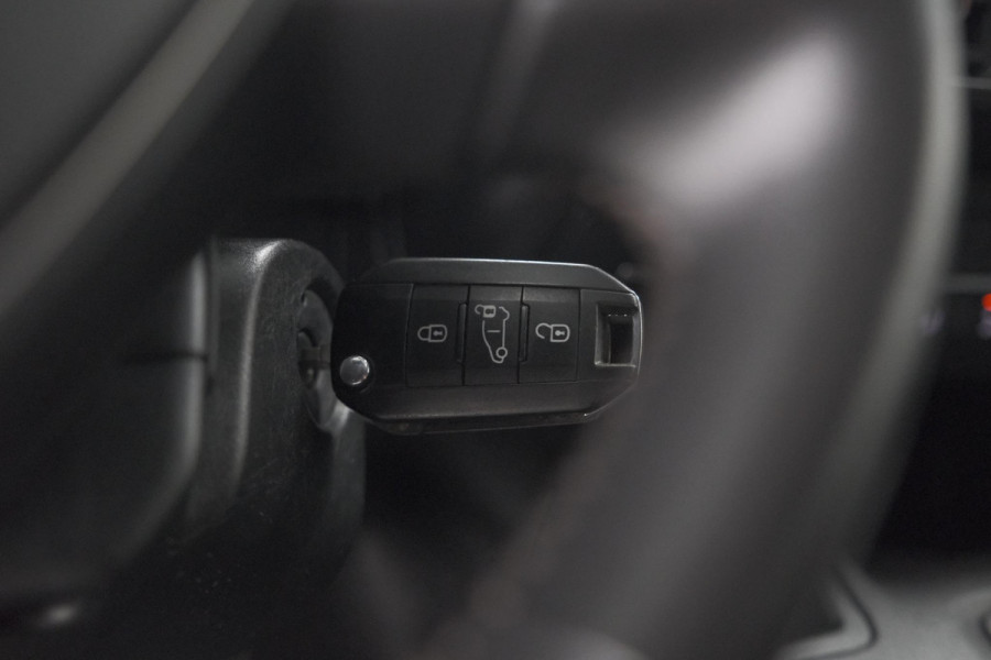 Peugeot Partner 1.5 BlueHDi 130 EAT8 S&S L1 | Houten laadvloer | Trekhaak | Camera | Parkeersensoren | Apple Carplay