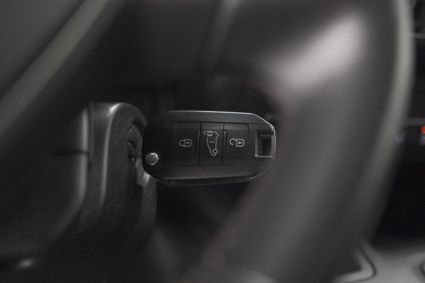 Peugeot Partner 1.5 BlueHDi 130 EAT8 S&S L1 | Houten laadvloer | Trekhaak | Camera | Parkeersensoren | Apple Carplay