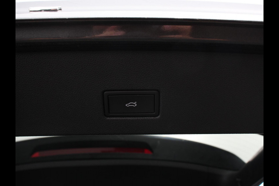 Volkswagen T-Roc 1.5 TSI 150pk Automaat R-Line Edition Navigatie Apple Carplay/Android Auto Camera Climate Control Electrisch te openen achterklep Dab Verwarmbare stoelen
