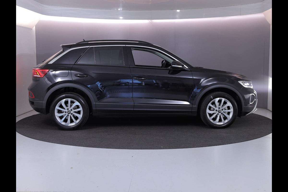 Volkswagen T-Roc 1.5 TSI Life Edition 150 pk Automaat (DSG) | Verlengde garantie | Navigatie via App | Parkeersensoren (Park assist) | Achteruitrijcamera | Full LED koplampen | Keyless |