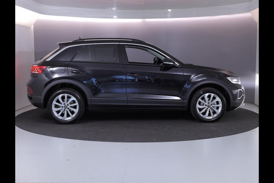 Volkswagen T-Roc 1.5 TSI Life Edition 150 pk Automaat (DSG) | Verlengde garantie | Navigatie via App | Parkeersensoren (Park assist) | Achteruitrijcamera | Full LED koplampen | Keyless |