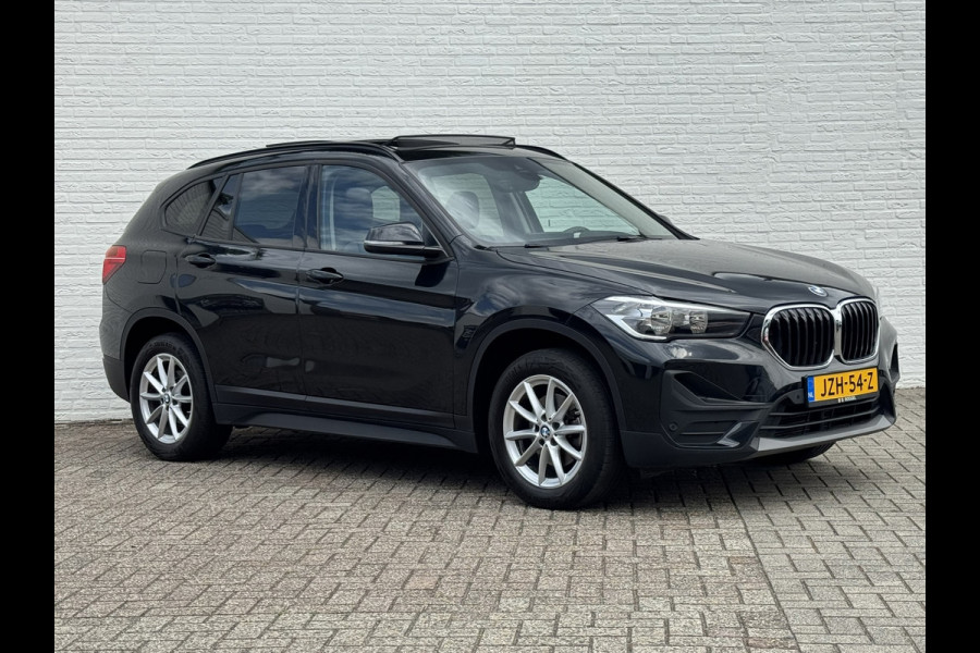 BMW X1 SDrive 1.8i High Executive Head Up display Climate Cruise Pano Leer Navi PDC voor en achter