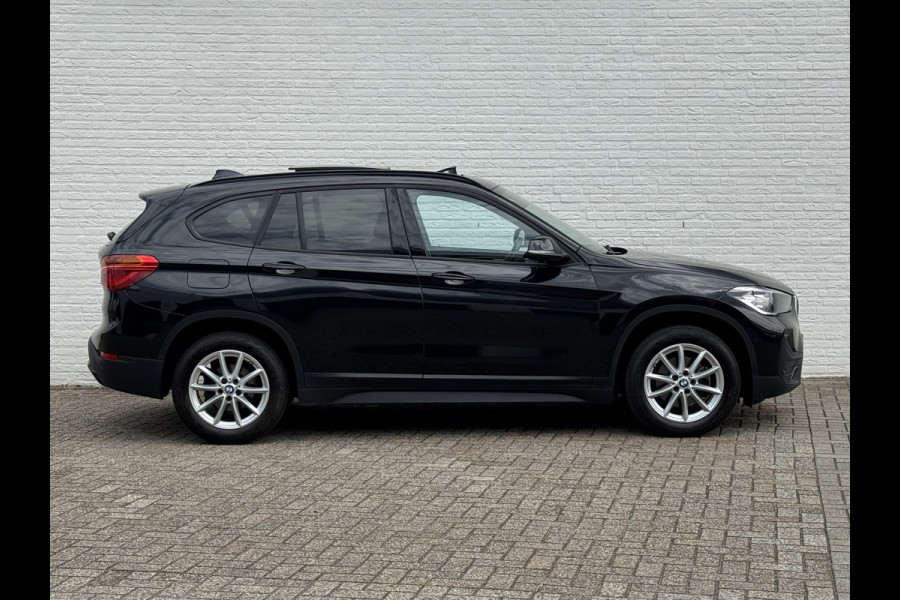 BMW X1 SDrive 1.8i High Executive Head Up display Climate Cruise Pano Leer Navi PDC voor en achter