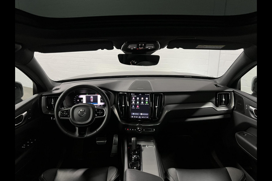 Volvo XC60 T6 AWD Recharge Plus Dark Adaptive cruise | Open dak | Stuur-/Stoelverwarming | Harman & Kardon | Camera | Google | 21" wielen