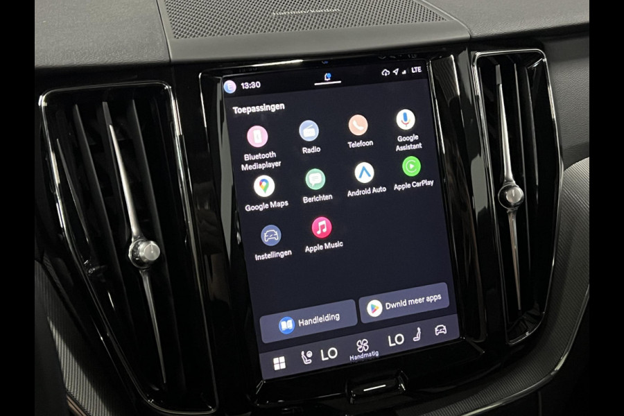 Volvo XC60 T6 AWD Recharge Plus Dark Adaptive cruise | Open dak | Stuur-/Stoelverwarming | Harman & Kardon | Camera | Google | 21" wielen