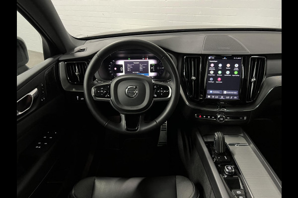 Volvo XC60 T6 AWD Recharge Plus Dark Adaptive cruise | Open dak | Stuur-/Stoelverwarming | Harman & Kardon | Camera | Google | 21" wielen