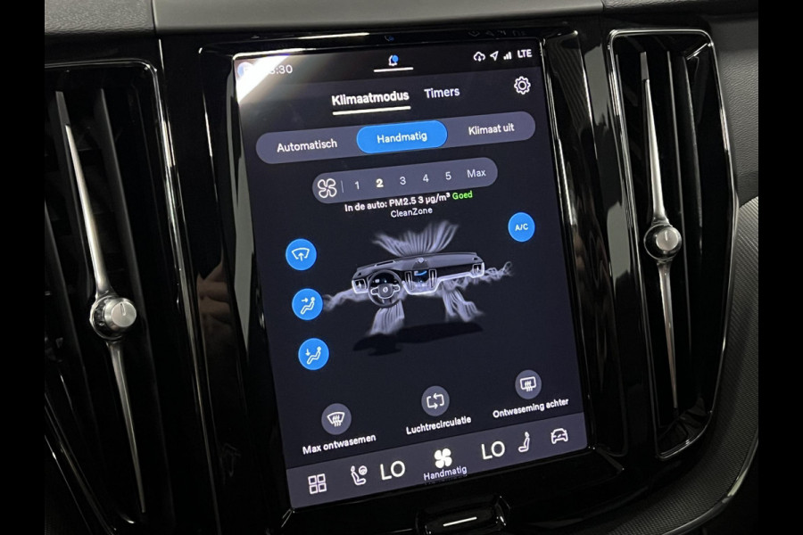 Volvo XC60 T6 AWD Recharge Plus Dark Adaptive cruise | Open dak | Stuur-/Stoelverwarming | Harman & Kardon | Camera | Google | 21" wielen