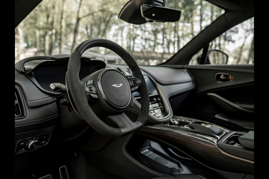 Aston Martin DBX 707 4.0 V8 | Veel carbon! | Alcantara interieur | NL-auto | Premium audio