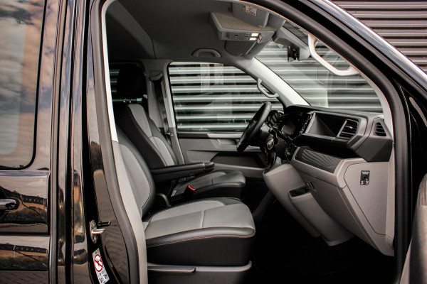 Volkswagen Transporter 2.0 TDI L2H1 CARAVELLE 204PK DC DUBBEL CABINE / ELEK.SCHUIF / FULL OPTIONS / LEDER / FULL BLACK / APPLE CAR