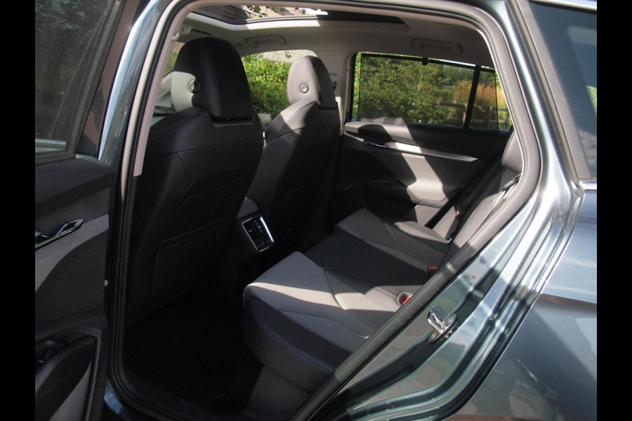 Škoda ENYAQ iV 80 | Panoramadak | Camera | Sfeerverlichting | ACC | NL-Auto |