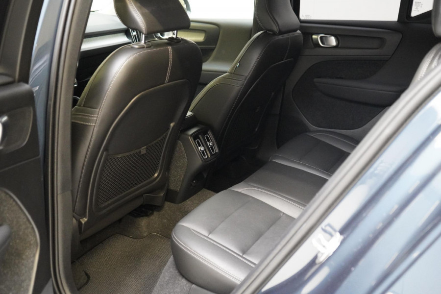 Volvo XC40 1.5 T2 Core | HK Sound | 360 camera | Sportstoelen | Navigatie | Keyless