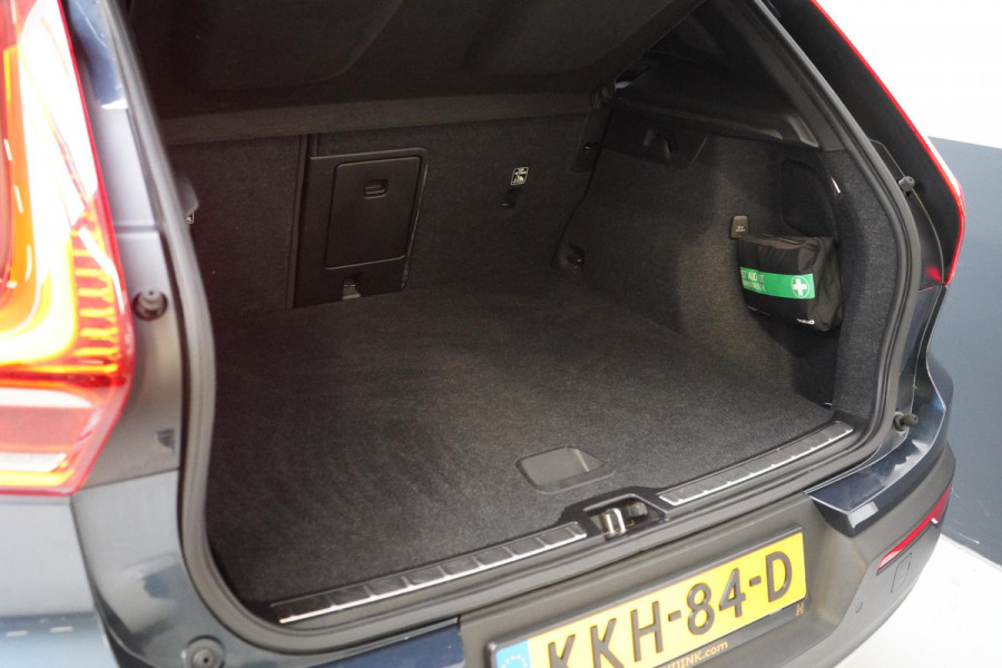 Volvo XC40 1.5 T2 Core | HK Sound | 360 camera | Sportstoelen | Navigatie | Keyless