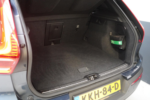 Volvo XC40 1.5 T2 Core | HK Sound | 360 camera | Sportstoelen | Navigatie | Keyless
