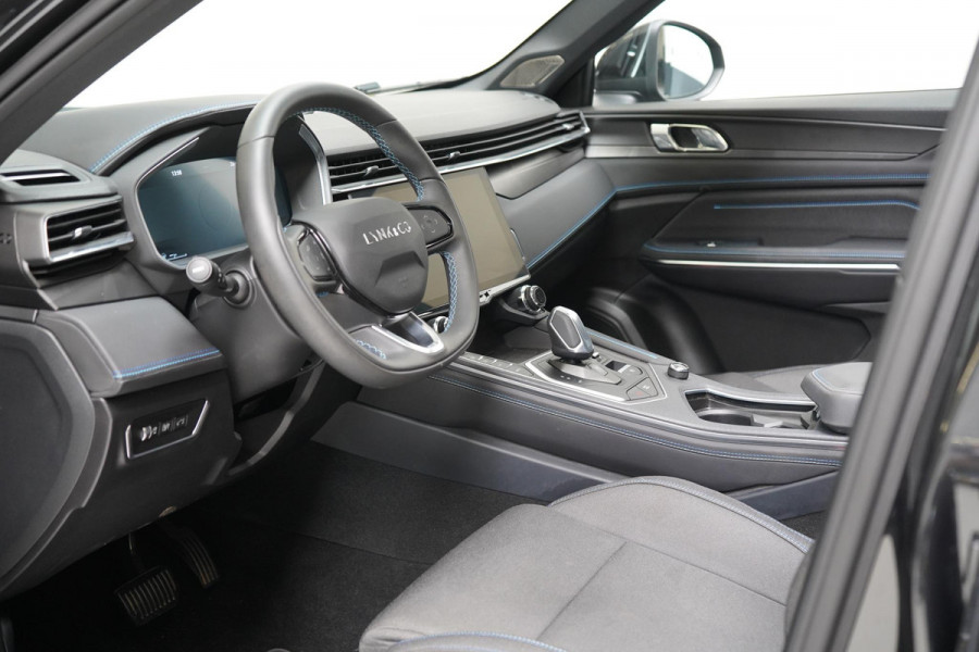 Lynk & Co 01 1.5 | Zwart optiek | Panoramadak | Camera | Navigatie | Memory | Lm velgen