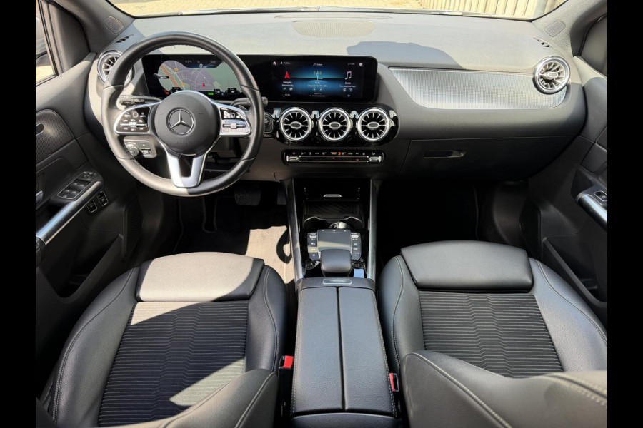 Mercedes-Benz B-Klasse 250 e 18''/Sfeerverlichting/Navigatie/Camera/DAB/PDC v+a/Stoelverwarming/Apple Carplay & Android Auto