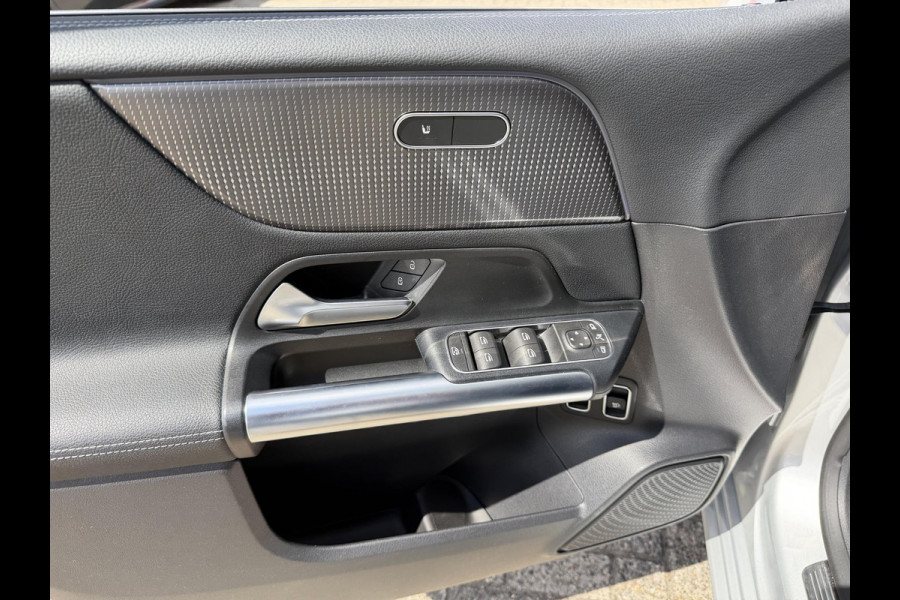 Mercedes-Benz B-Klasse 250 e 18''/Sfeerverlichting/Navigatie/Camera/DAB/PDC v+a/Stoelverwarming/Apple Carplay & Android Auto