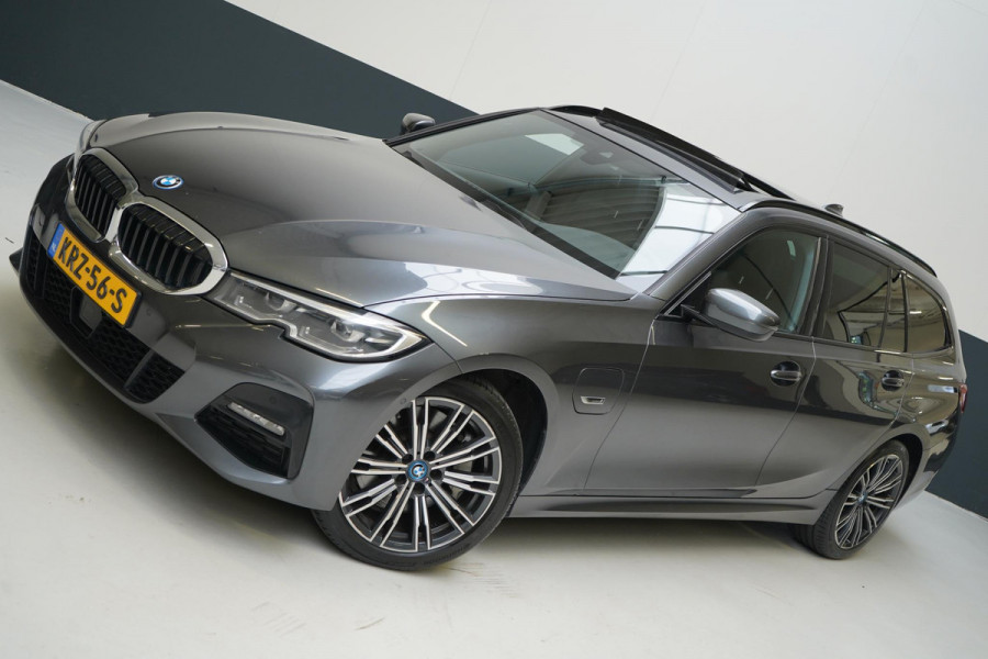 BMW 3 Serie Touring 330e High Executive | SoH 90% | Panoramadak | Trekhaak | Memory | Stuurverwarming | Carplay | Stoelverwarming