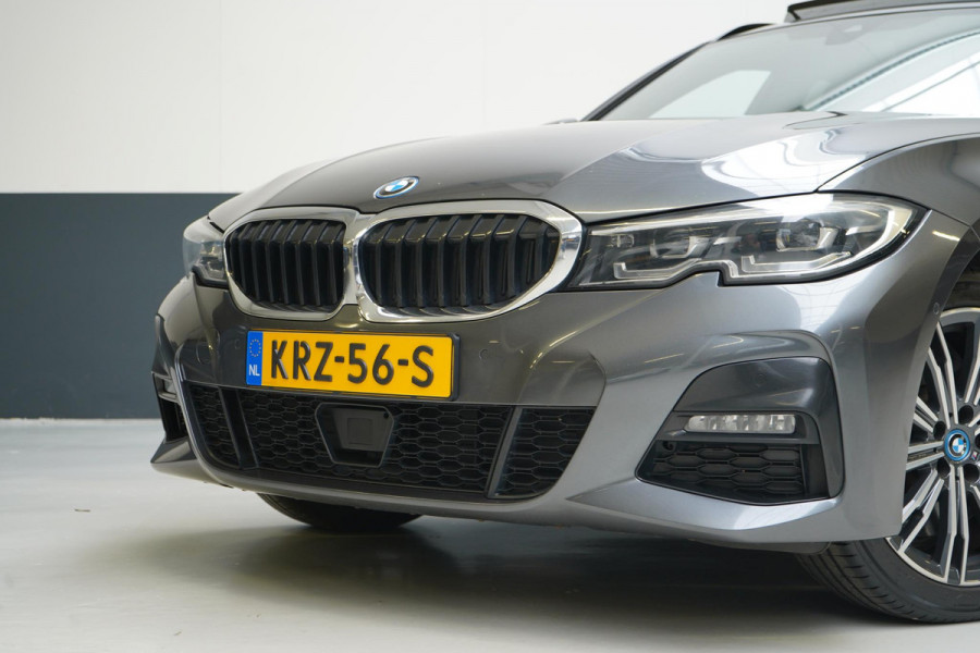BMW 3 Serie Touring 330e High Executive | SoH 90% | Panoramadak | Trekhaak | Memory | Stuurverwarming | Carplay | Stoelverwarming