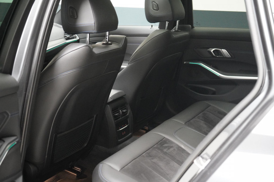 BMW 3 Serie Touring 330e High Executive | SoH 90% | Panoramadak | Trekhaak | Memory | Stuurverwarming | Carplay | Stoelverwarming