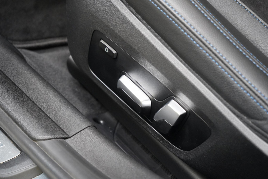 BMW 3 Serie Touring 330e High Executive | SoH 90% | Panoramadak | Trekhaak | Memory | Stuurverwarming | Carplay | Stoelverwarming