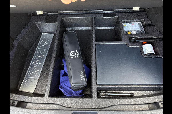 Toyota C-HR 2.0i Hybrid 184PK Automaat Launch Edition Trekhaak/Navigatie/Camera/Parkeerhulp/JBL