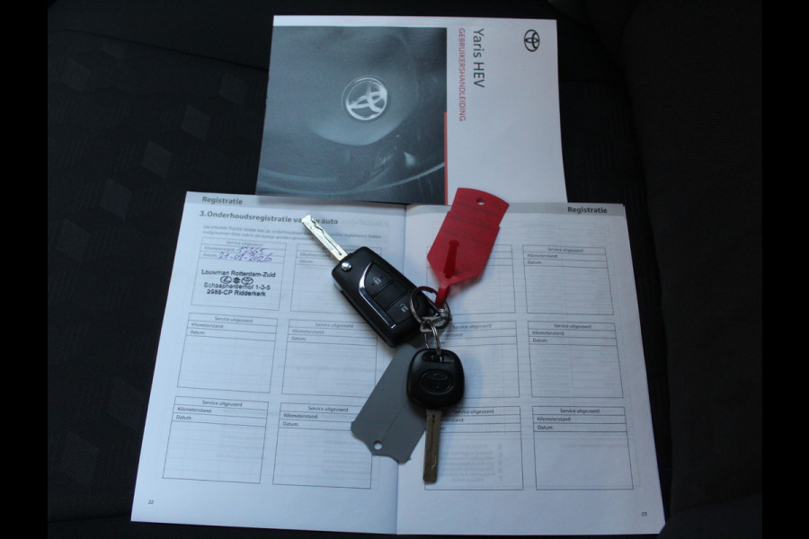 Toyota Yaris 1.5 Hybrid 115 Comfort CLIMATE | CAMERA | ADAPCRUISE | CARPLAY | DAB | LED