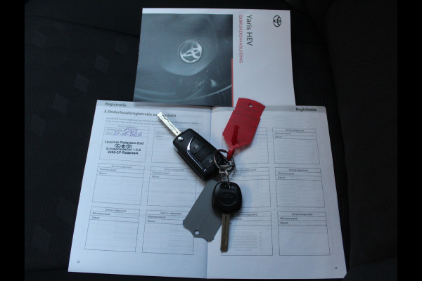Toyota Yaris 1.5 Hybrid 115 Comfort CLIMATE | CAMERA | ADAPCRUISE | CARPLAY | DAB | LED