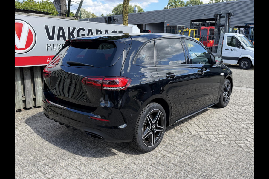 Mercedes-Benz B-Klasse 250 e AMG Line 18''/Dodehoek/Camera/Navigatie/Sfeerverlichting/PDC/Stoelverwarming