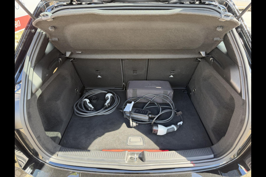 Mercedes-Benz B-Klasse 250 e AMG Line 18''/Dodehoek/Camera/Navigatie/Sfeerverlichting/PDC/Stoelverwarming