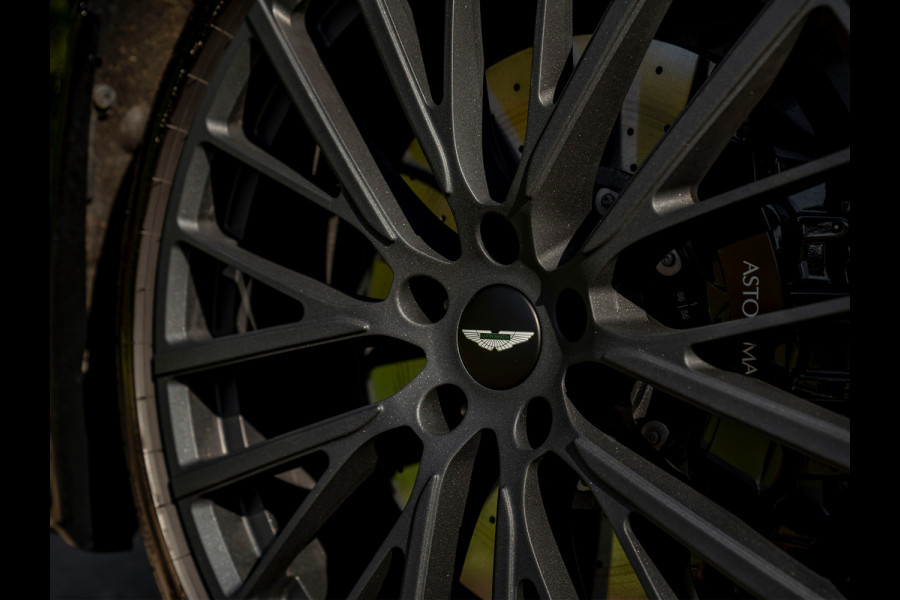 Aston Martin DBX 707 4.0 V8 | Veel carbon! | Alcantara interieur | NL-auto | Premium audio