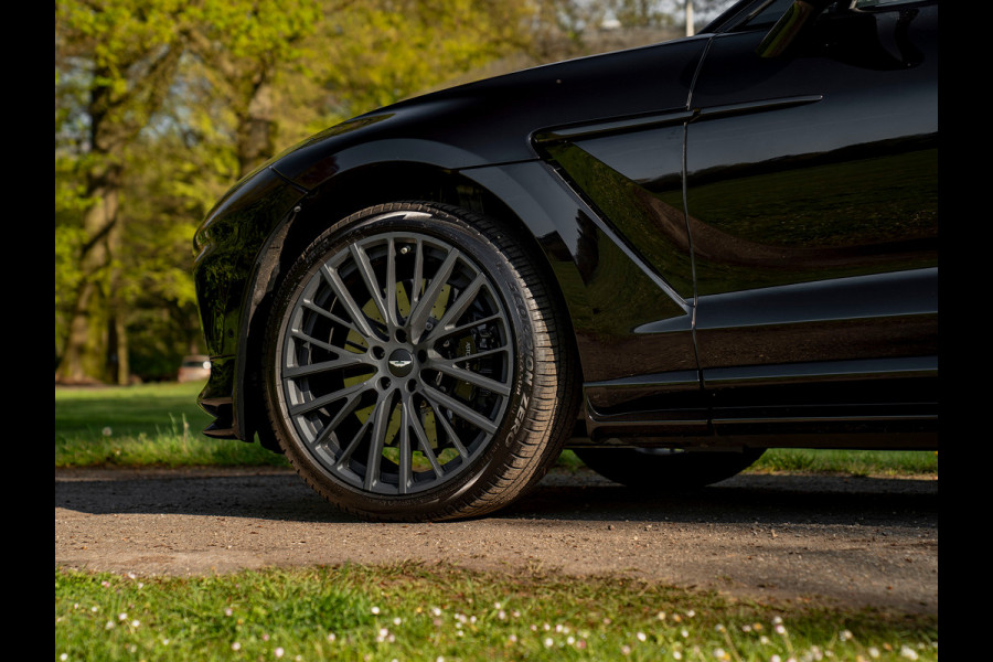 Aston Martin DBX 707 4.0 V8 | Veel carbon! | Alcantara interieur | NL-auto | Premium audio