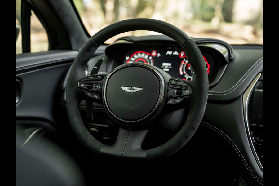 Aston Martin DBX 707 4.0 V8 | Veel carbon! | Alcantara interieur | NL-auto | Premium audio