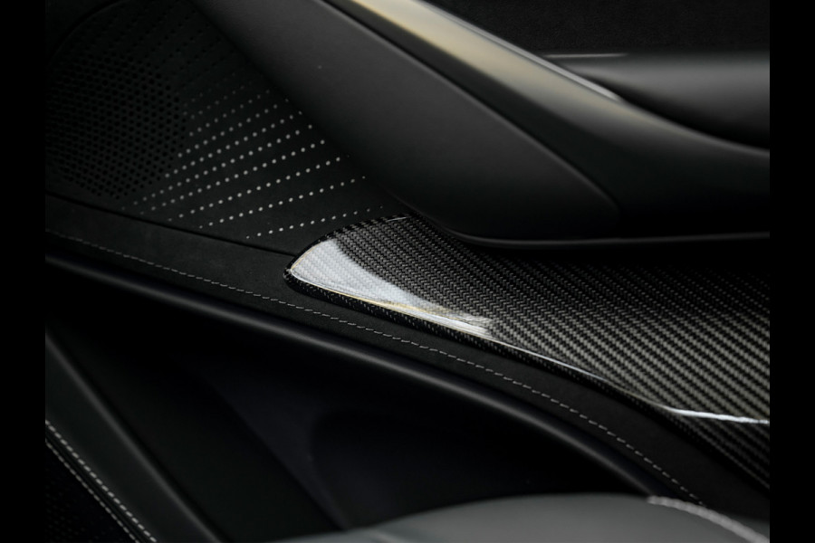 Aston Martin DBX 707 4.0 V8 | Veel carbon! | Alcantara interieur | NL-auto | Premium audio